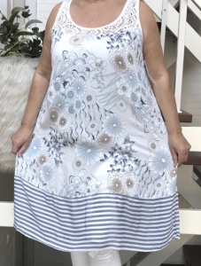 Letnia sukienka w kolorze biało-niebieskim, Made in Italy