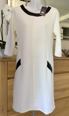 Biała sukienka z wstawkami z ekoskóry
