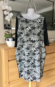 Sukienka w biało-czarne kwiaty, rozmiar XL