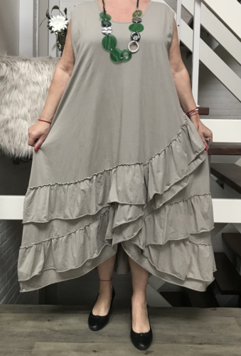 Wiskozowa sukienka Moonshine Fashion z falbanami, model plus size