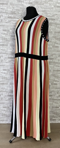 Sukienka Yesta w kolorowe paski, model plus size
