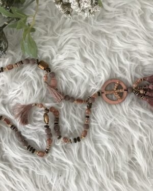 efektowny naszyjnik z pastelowych koralików