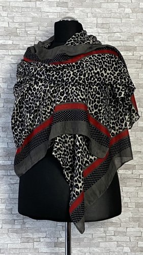 szal damski w panterkę