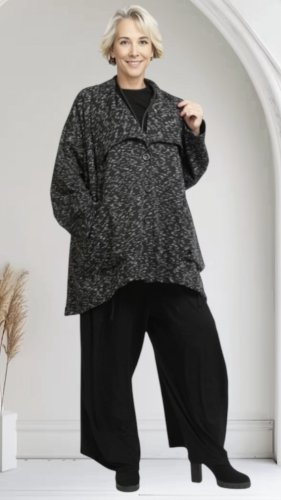 Żakiet marki akh exclusive z kieszeniami, model plus size