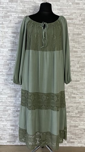 sukienka z koronkowymi wstawkami