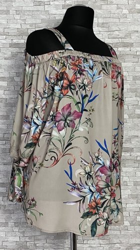 bluzka ivybella w kwiaty, model plus size bluzka ivybella w kwiaty, model plus size