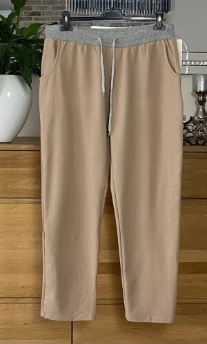 bawełniane spodnie dresowe w kolorze beżowym