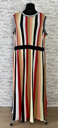 sukienka yesta w kolorowe paski, model plus size