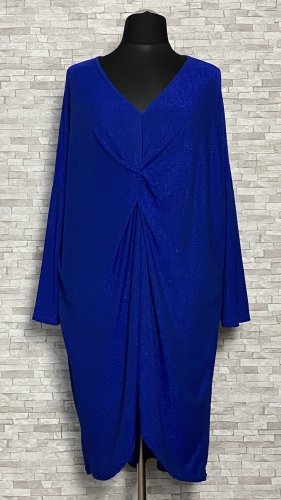 brokatowa sukienka z przeplatanym przodem