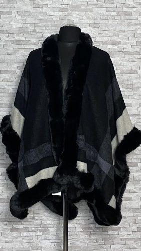 ponczo z futerkiem / ciepła narzutka