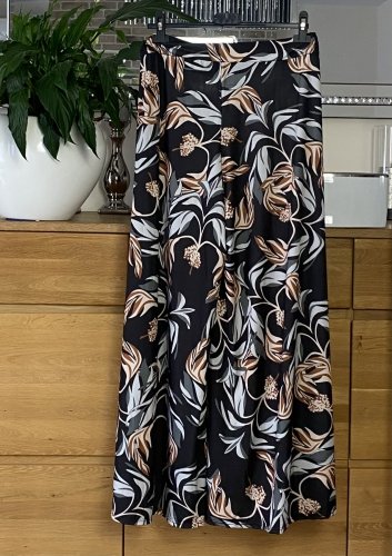 szerokie spodnie we wzory szerokie spodnie we wzory