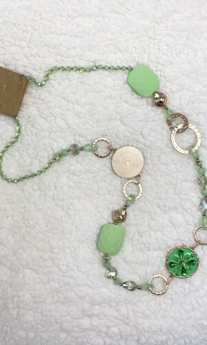 naszyjnik w kolorze seledynowo złotym