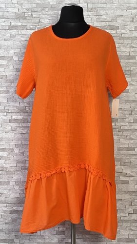 bawełniana sukienka z falbaną