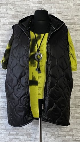 pikowana kamizelka damska z kapturem, model plus size