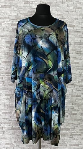 sukienka z kieszeniami, model plus size