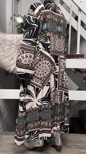 wiskozowa sukienka w stylu boho, model plus size wiskozowa sukienka w stylu boho, model plus size