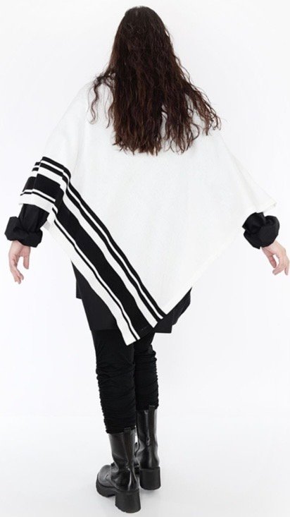 dzianinowe ponczo akh exclusive dzianinowe ponczo akh exclusive