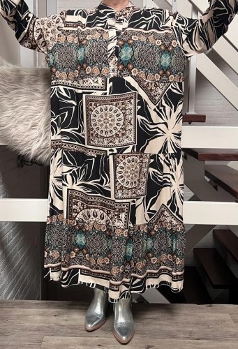 wiskozowa sukienka w stylu boho, model plus size wiskozowa sukienka w stylu boho, model plus size