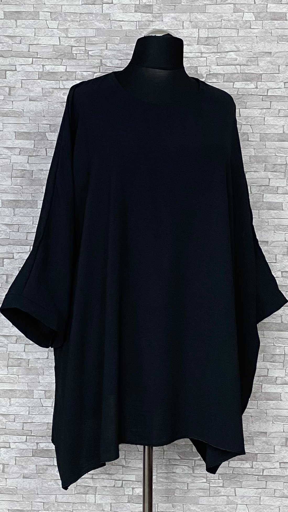 wiskozowe ponczo / tunika oversize w kolorze czarnym wiskozowe ponczo / tunika oversize w kolorze czarnym