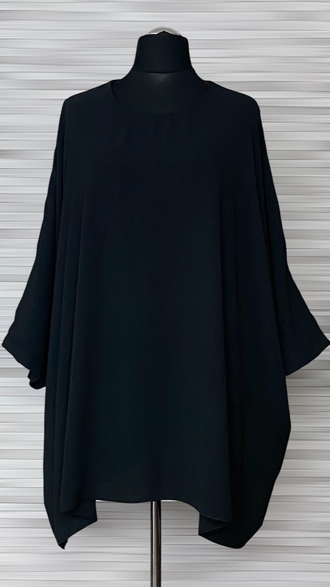 wiskozowe ponczo / tunika oversize w kolorze czarnym wiskozowe ponczo / tunika oversize w kolorze czarnym