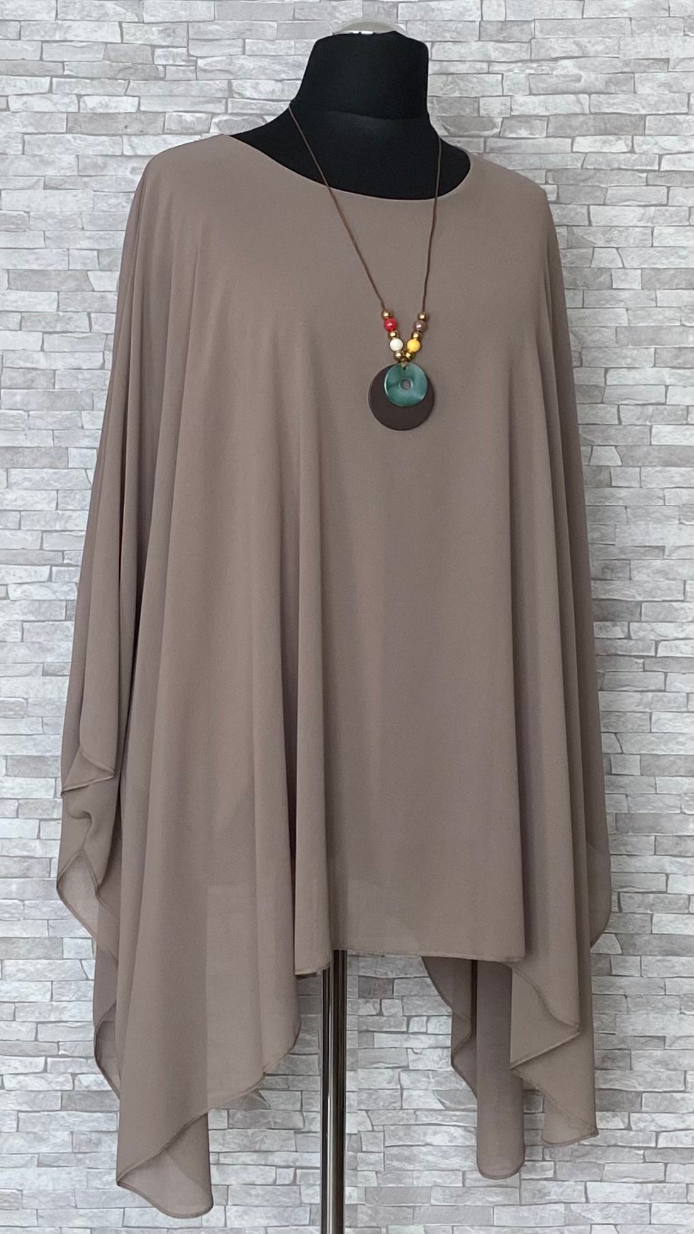 szyfonowe ponczo z wisiorkiem szyfonowe ponczo z wisiorkiem