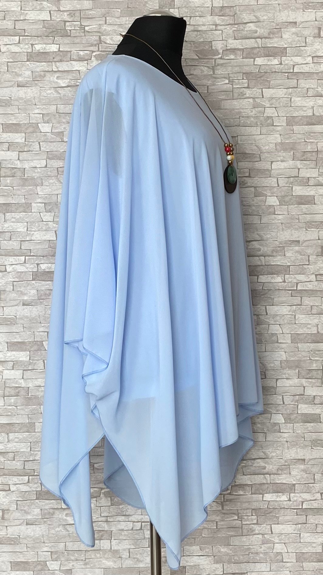 szyfonowe ponczo z wisiorkiem szyfonowe ponczo z wisiorkiem