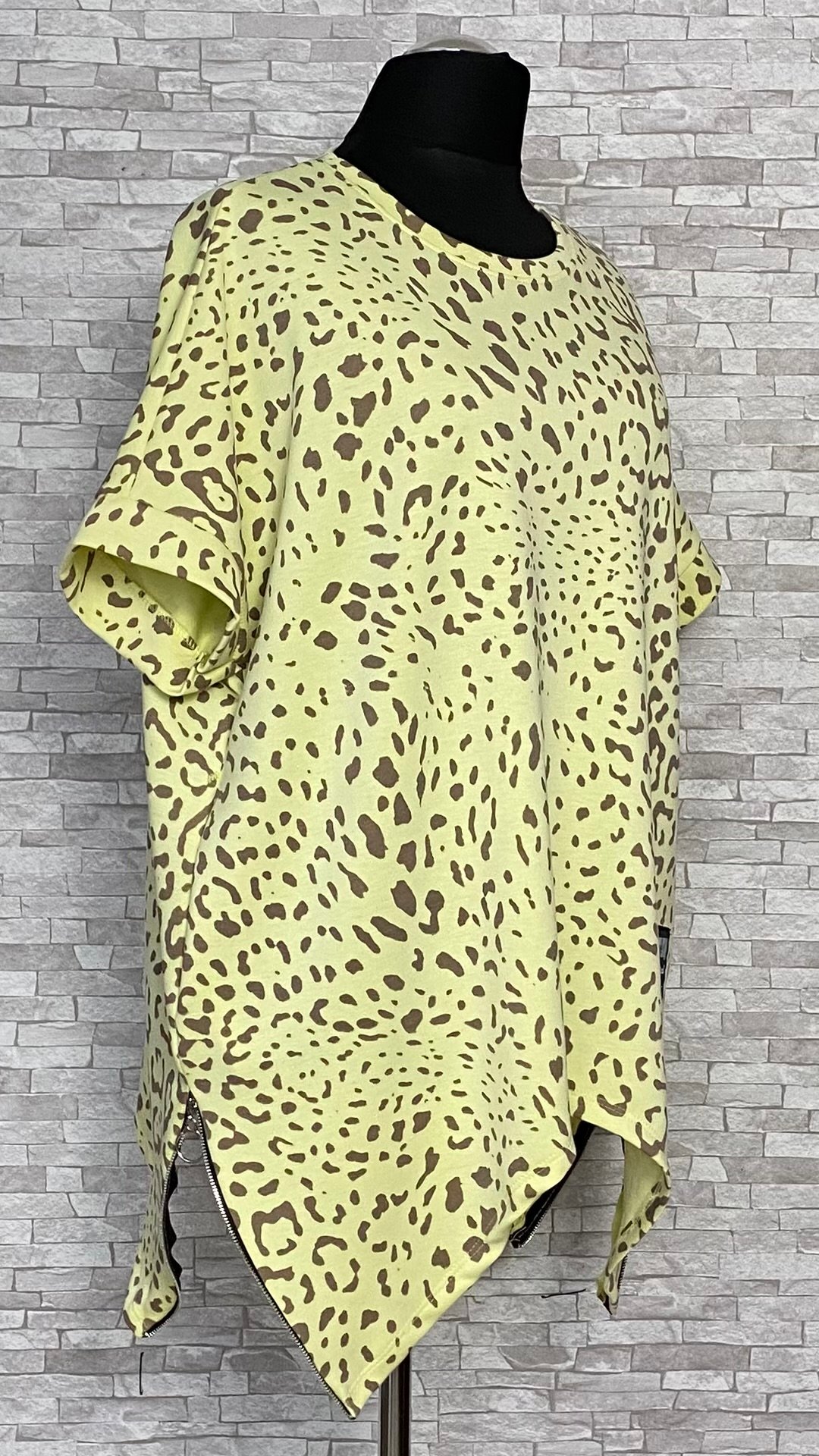 asymetryczna bluzka w panterkę asymetryczna bluzka w panterkę